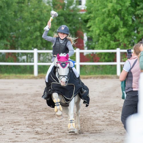 Lär känna: LillyBelle Enestubbe – Månadens ABENAryttare i april